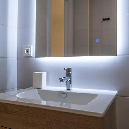 Victoria's Modern And Cosy 2 Bedroom Appartement