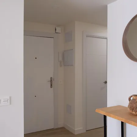 Victoria's Modern And Cosy 2 Bedroom Apartament